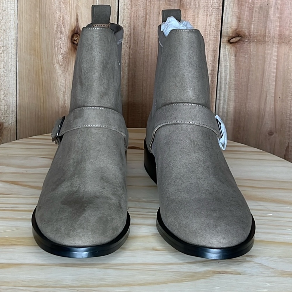 Women’s Aerosoles grey size 7 bootie